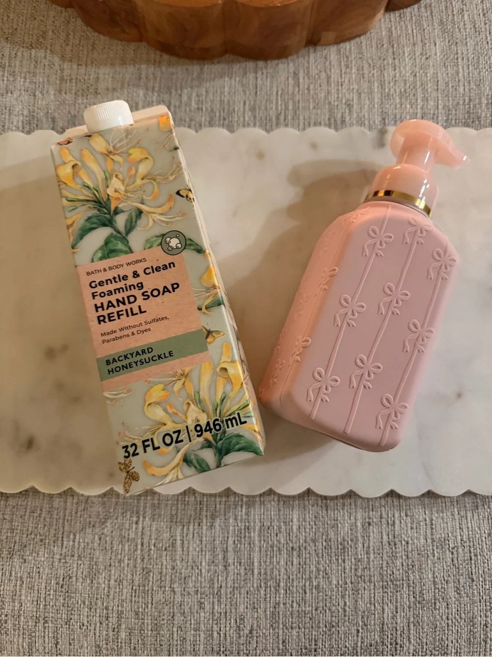 BBW PINK BOW SOAP DISPENSER, BACKYARD HONEYSUCKLE REFILL LARGE SET BUNDLE NEW